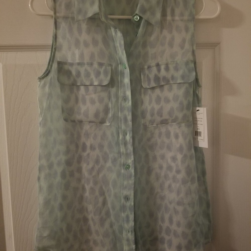 Equipment Femme Slim Signature Leopard Print Sleeveless Silk Shirt Blouse